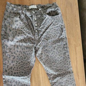 NWOT - Gray leopard print jeans - Nature Denim - Size 13